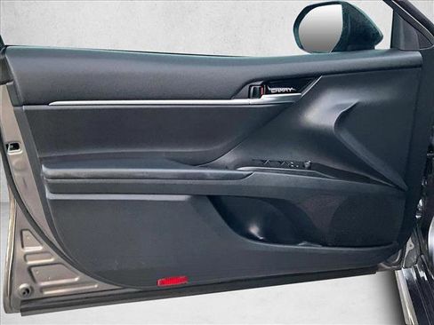 Used 2021 Toyota Camry SE w/ Convenience Package image 17