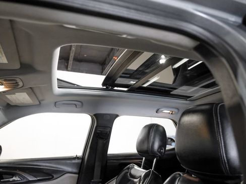 Used 2021 Chevrolet TrailBlazer LT w/ Sun and Liftgate Package FWD image 5