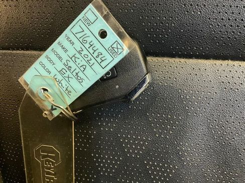 Used 2021 Kia Seltos EX image 32