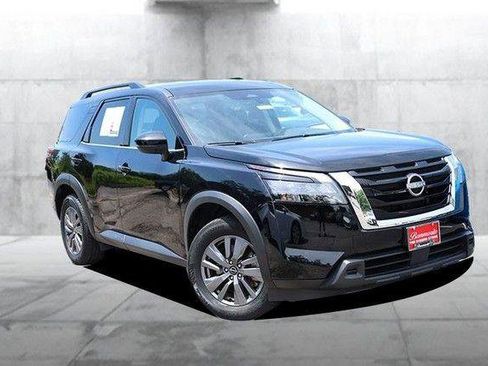 Used 2025 Nissan Pathfinder SV AWD/4WD image 2