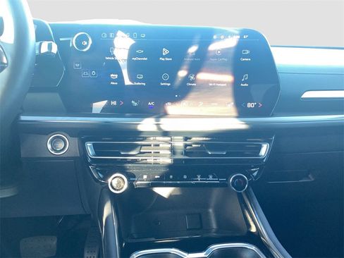 Used 2025 Chevrolet Traverse LT image 14