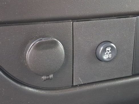 Used 2018 Chevrolet Express 2500 w/ Driver Convenience Package image 23