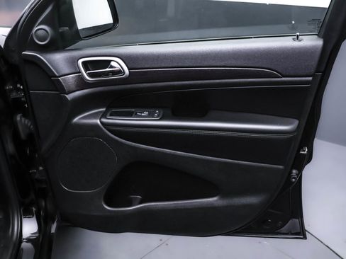 Used 2018 Jeep Grand Cherokee Altitude image 42