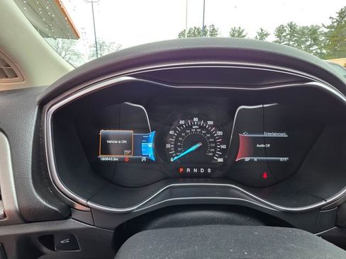 Used 2017 Ford Fusion SE w/ Fusion SE Technology Package FWD image 18