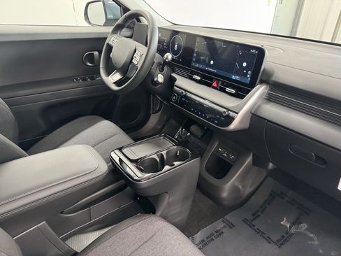 New 2025 Hyundai Ioniq 5 SE image 4