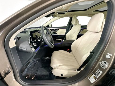 Certified 2025 Mercedes-Benz E 350 Sedan w/ MBUS Superscreen Package image 21