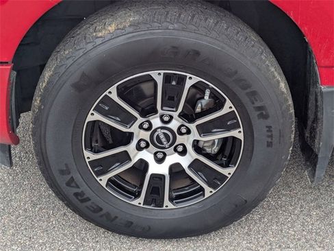 Used 2023 Nissan Titan SV w/ SV Convenience Package image 10