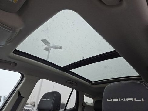 Used 2022 GMC Terrain Denali w/ Denali Premium Package image 3