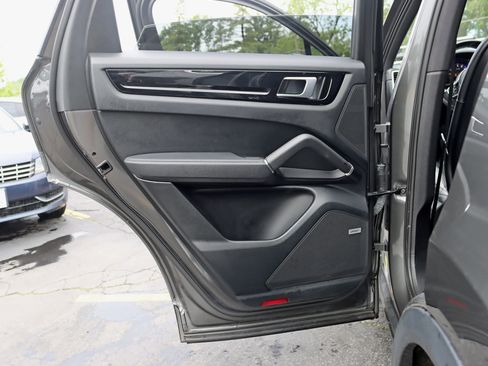 Used 2019 Porsche Cayenne AWD/4WD image 36