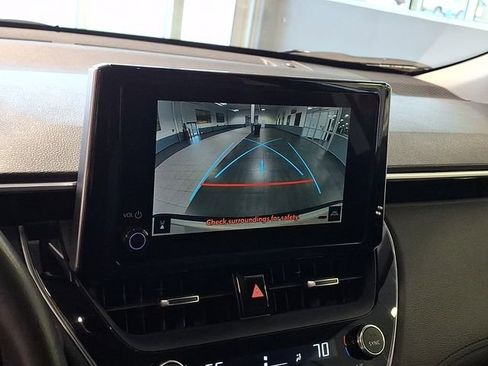 Used 2023 Toyota Corolla Cross XLE image 19