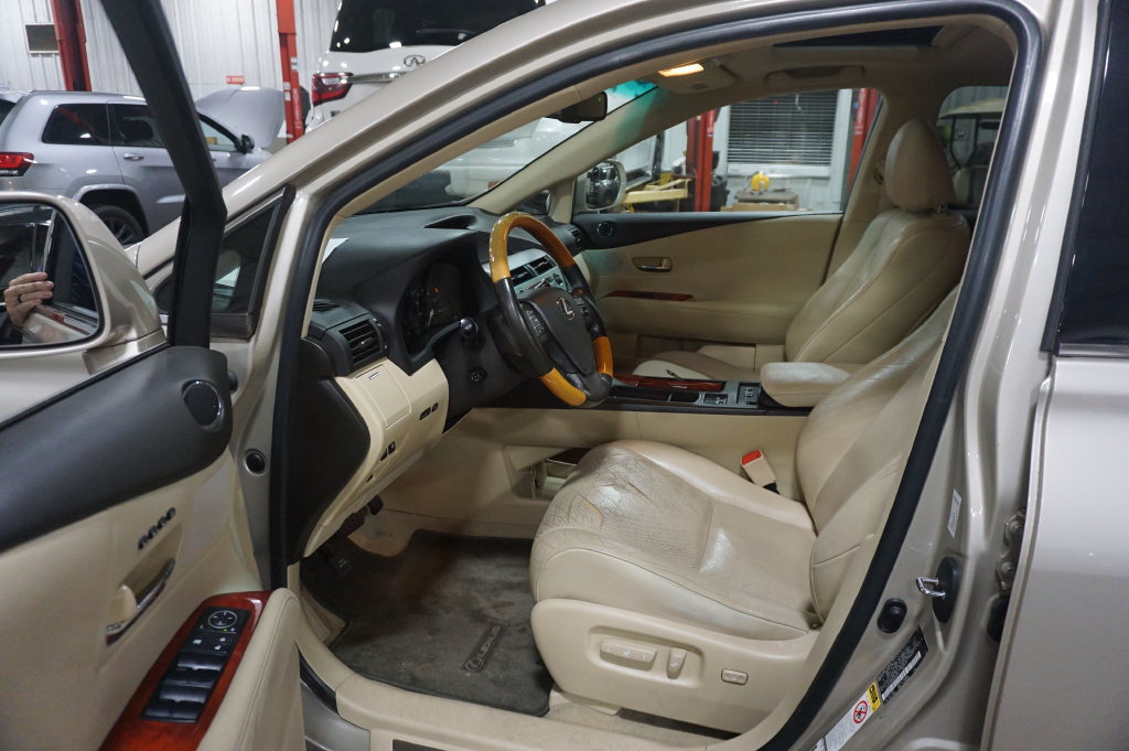 Used 2011 Lexus RX 350 2WD w/ Premium Pkg image 2