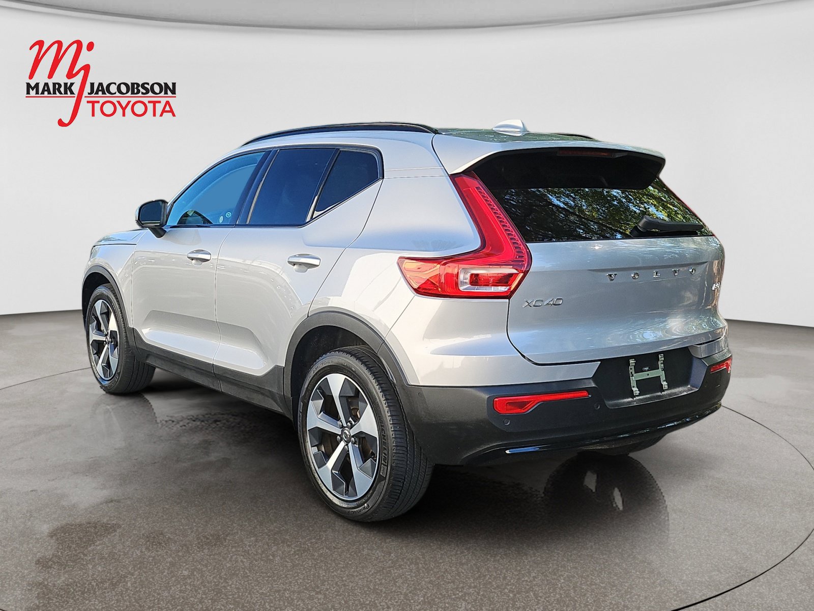 Used 2023 Volvo XC40 B5 Plus w/ Driver Assist Package AWD/4WD image 13