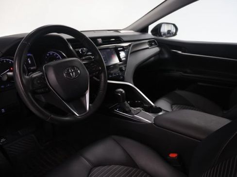Used 2020 Toyota Camry SE FWD image 17