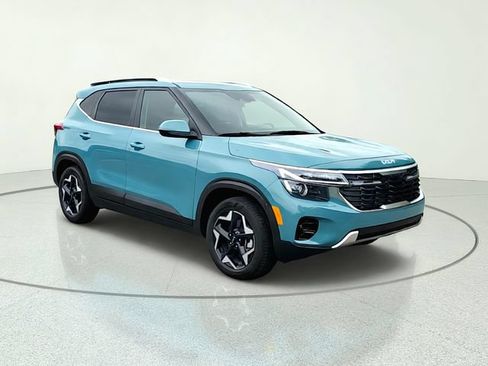 Certified 2025 Kia Seltos EX AWD/4WD image 8