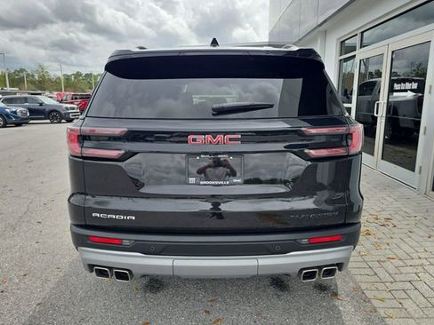 Certified 2025 GMC Acadia Elevation FWD image 5