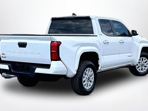 Used 2025 Toyota Tacoma SR5 AWD/4WD image 6