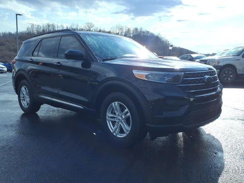 Used 2023 Ford Explorer XLT image 7