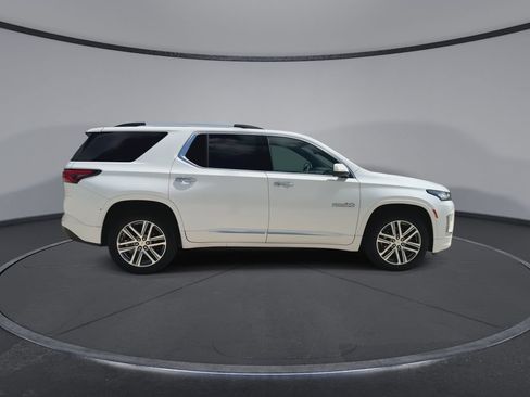 Used 2023 Chevrolet Traverse High Country FWD image 9