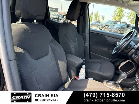 Used 2017 Jeep Renegade Latitude w/ Cold Weather Group AWD/4WD image 10