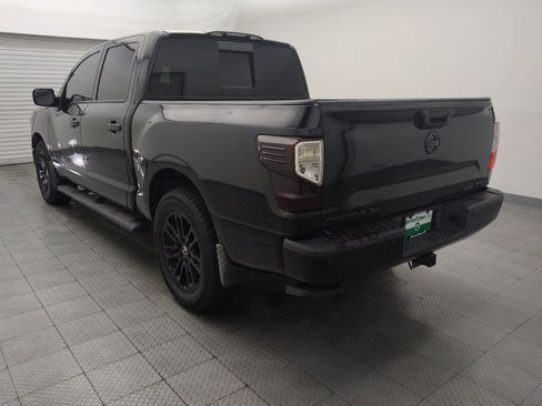 Used 2018 Nissan Titan SV w/ SV Convenience Package image 5