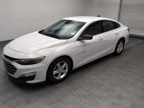Used 2022 Chevrolet Malibu LS FWD image 2
