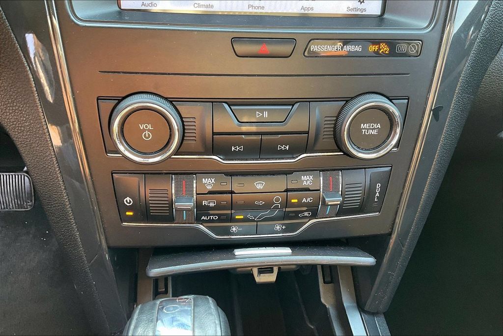 Used 2018 Ford Explorer XLT w/ Equipment Group 201A FWD image 30