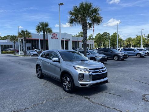 Used 2025 Mitsubishi Outlander Sport SE AWD/4WD image 2