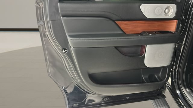 Used 2019 Lincoln Navigator L Reserve AWD/4WD image 26