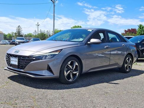 Used 2023 Hyundai Elantra SEL w/ Convenience Package FWD image 3