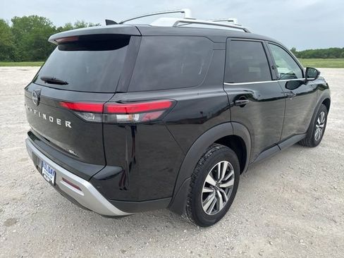 Used 2024 Nissan Pathfinder SL FWD image 7