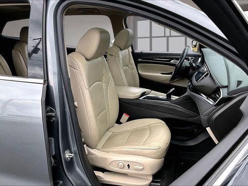 Used 2020 Buick Enclave Essence image 7