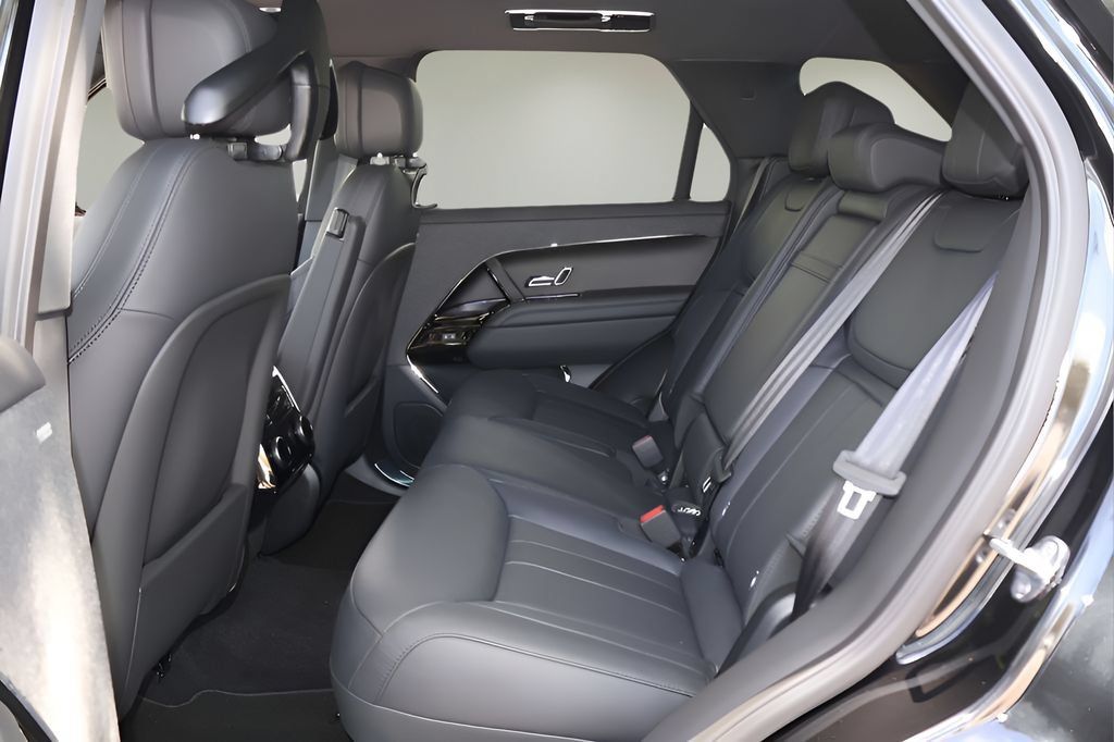 New 2026 Land Rover Range Rover Sport SE AWD/4WD image 12