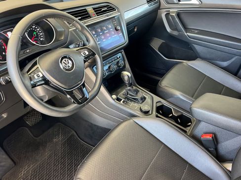 Used 2020 Volkswagen Tiguan SE AWD/4WD image 11