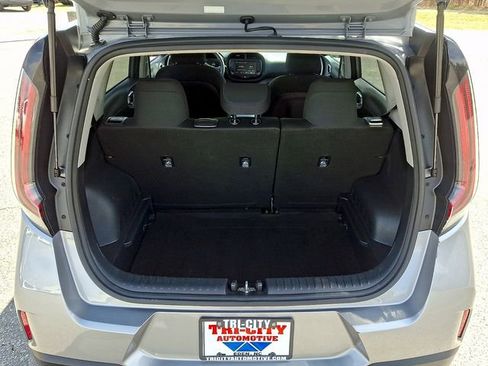 Used 2023 Kia Soul LX w/ LX Technology Package FWD image 29