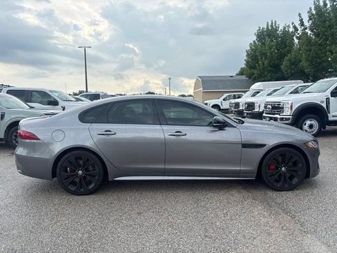 Used 2024 Jaguar XF R-Dynamic SE RWD image 4
