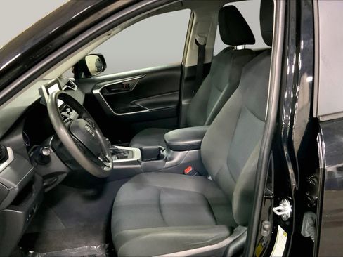 Used 2025 Toyota RAV4 LE AWD/4WD image 8