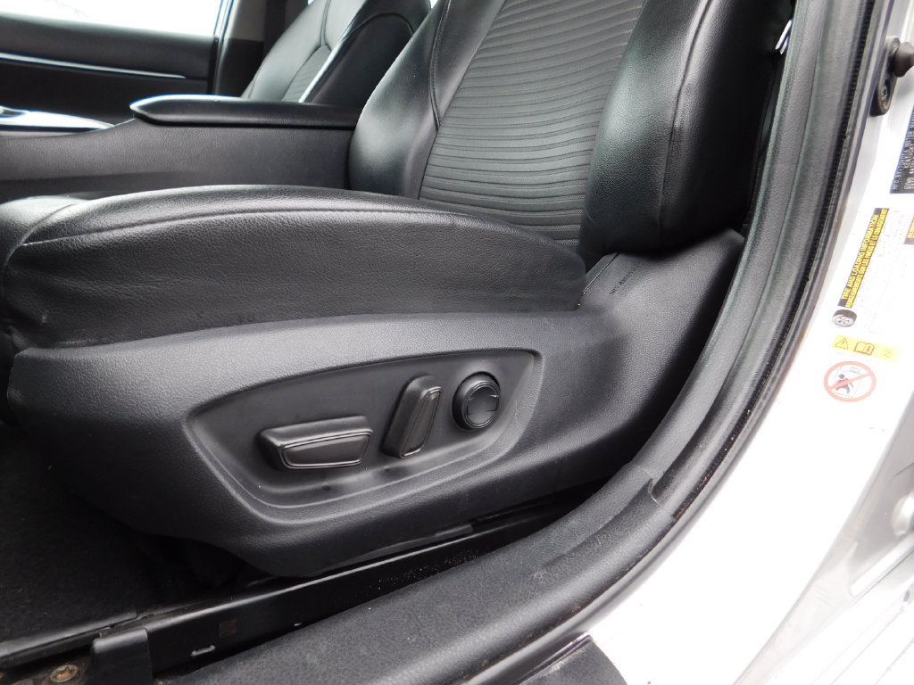 Used 2018 Toyota Camry SE FWD image 13