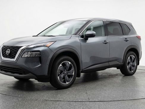 Used 2025 Nissan Rogue SV AWD/4WD image 3