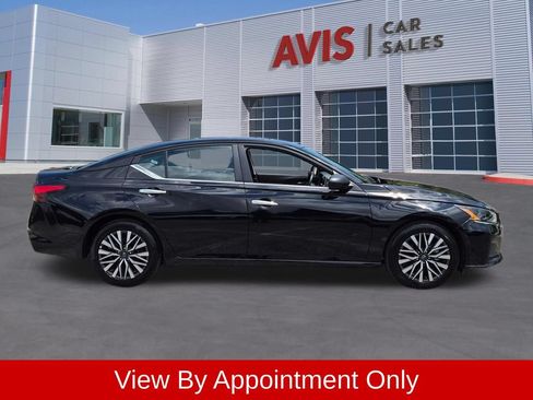 Used 2025 Nissan Altima 2.5 SV FWD image 5
