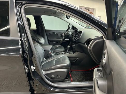 Used 2019 Jeep Cherokee Limited AWD/4WD image 12