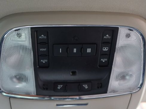 Used 2023 Chrysler 300 Touring L w/ Popular Equipment Group AWD/4WD image 31