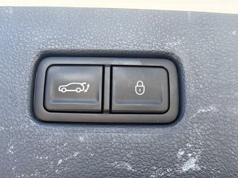 Used 2023 Genesis GV80 2.5T w/ Prestige Package AWD/4WD image 32