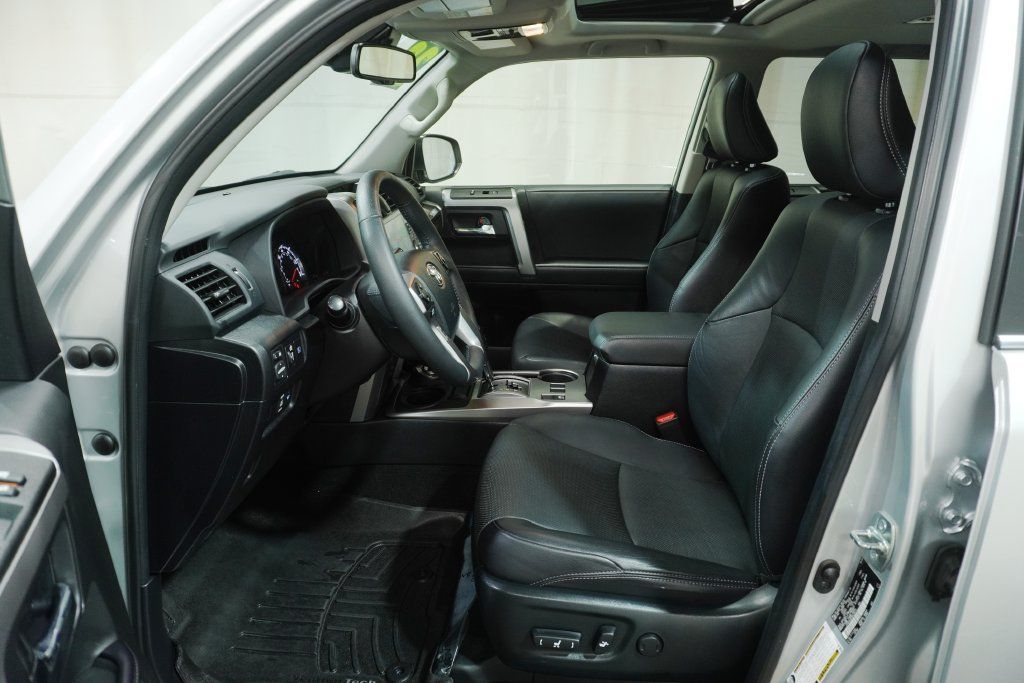 Used 2022 Toyota 4Runner Limited AWD/4WD image 10