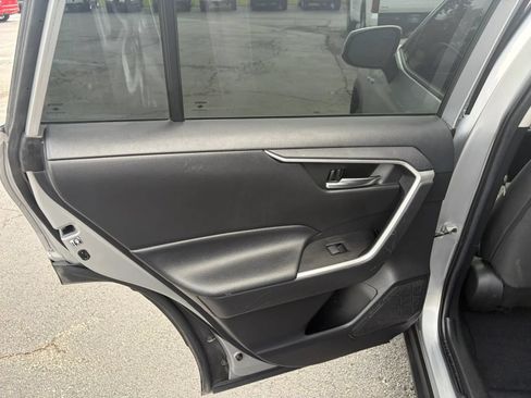 Used 2020 Toyota RAV4 XLE w/ Carpet Mat Package AWD/4WD image 25