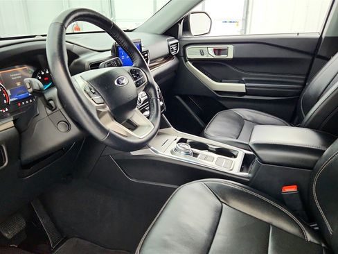 Used 2023 Ford Explorer Limited w/ Equipment Group 301A image 9