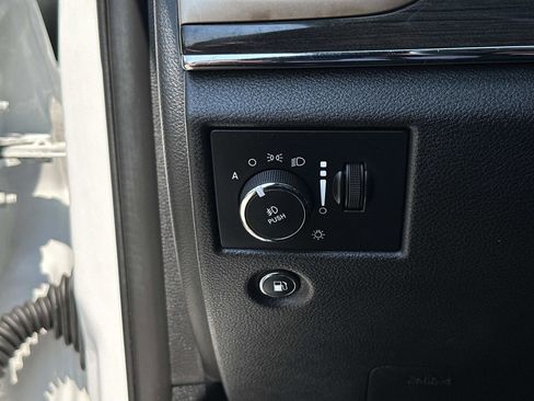 Used 2017 Jeep Grand Cherokee Overland w/ Jeep Active Safety Group image 32