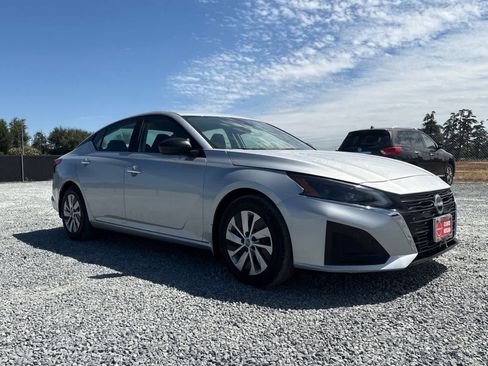 Used 2024 Nissan Altima 2.5 S FWD image 10