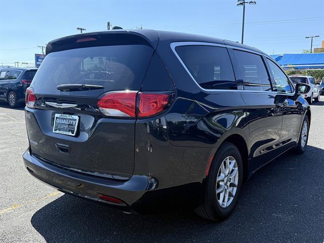 Used 2023 Chrysler Voyager LX FWD image 5
