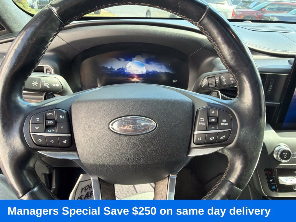 Used 2020 Ford Explorer Platinum w/ Premium Technology Package AWD/4WD image 13