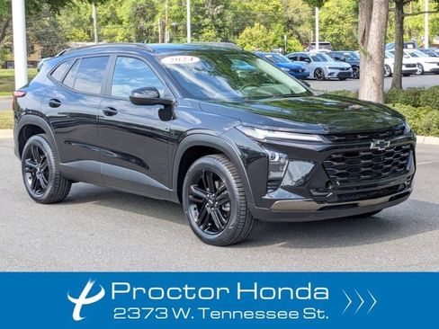 Used 2024 Chevrolet Trax ACTIV w/ Driver Confidence Package FWD image 1